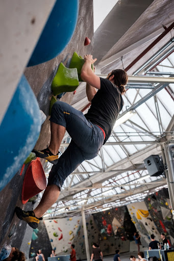 Conor bouldering